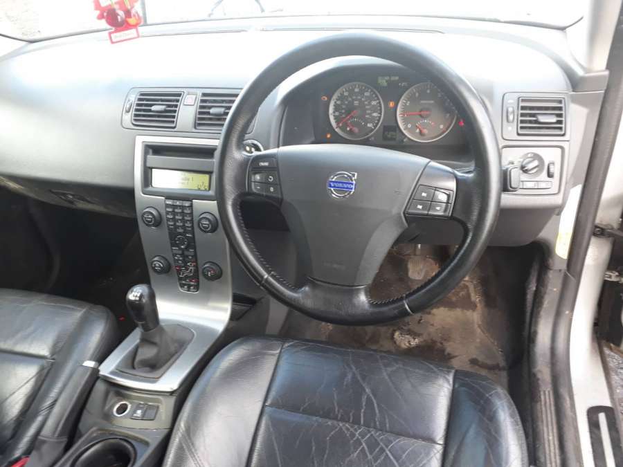 Клапан ЕГР EGR Volvo S40 2 (2004-2012) Седан 2005г. | Фото № 6 Клапан ЕГР EGR Volvo S40 2 (2004-2012) Седан 2005г. - Фото 6