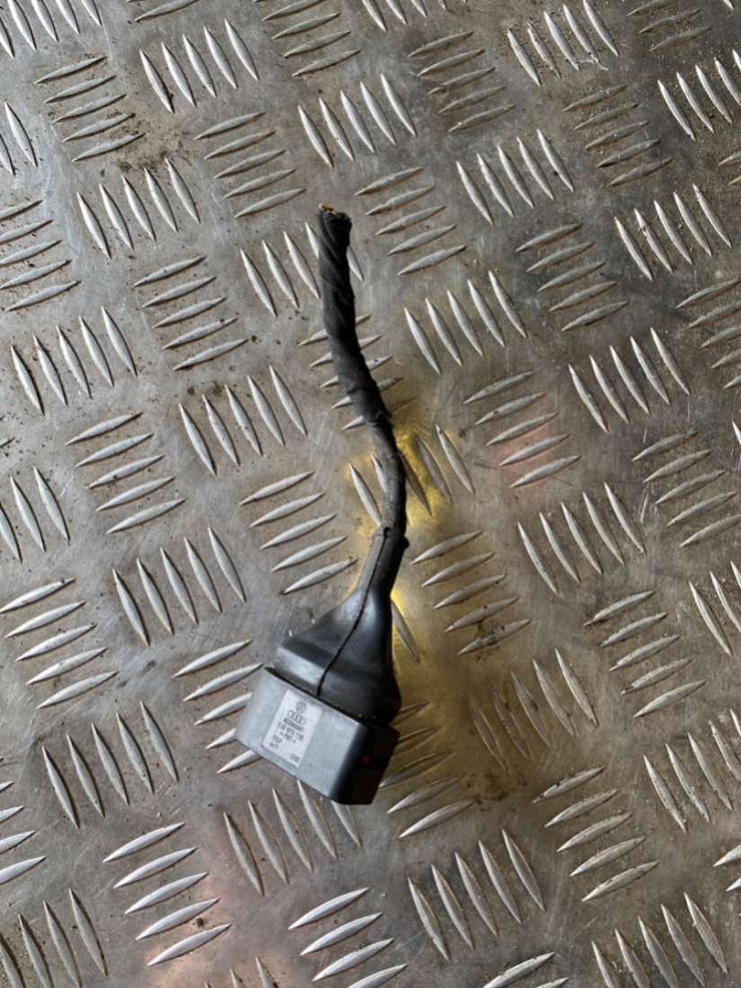 1J0973735 Разъем (фишка) проводки Audi A8 D3 (S8) 2005г. | Фото № 1 1J0973735 Разъем (фишка) проводки Audi A8 D3 (S8) 2005г. - Фото 1