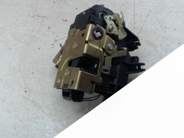 Замок боковой двери,лево,зад  Audi A6 (C5) (1997 - 2004) Седан 1999г. | Фото № 2   Замок боковой двери,лево,зад  Audi A6 (C5) (1997 - 2004) Седан 1999г. - Фото 2