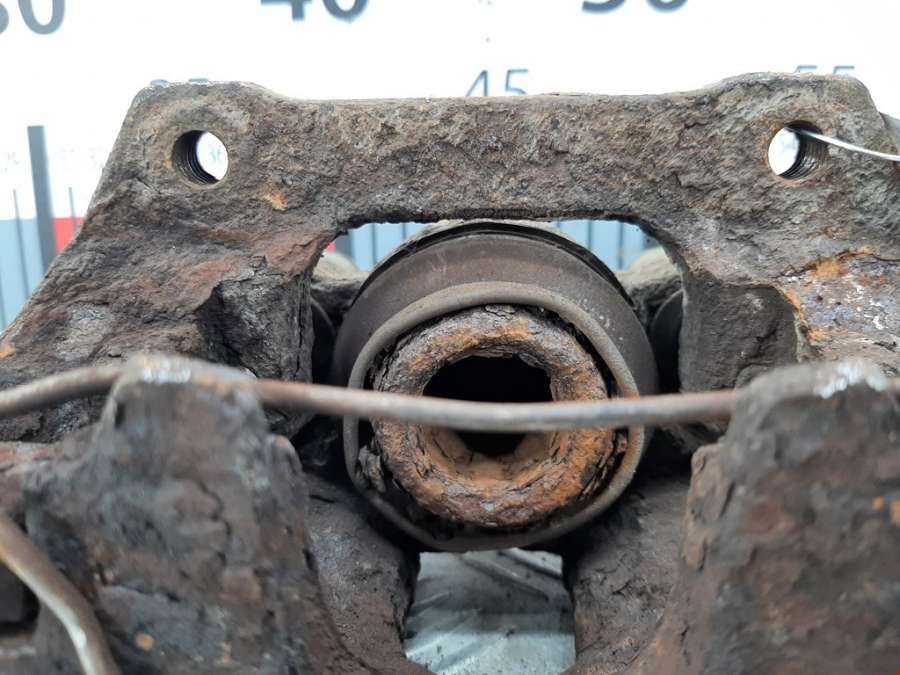 Суппорт задний левый Volvo V70 2 (2000-2007) Универсал 2002г. | Фото № 5 Суппорт задний левый Volvo V70 2 (2000-2007) Универсал 2002г. - Фото 5