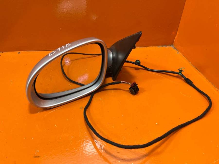 3C0857933 Зеркало наружное левое Volkswagen Passat Универсал 2010г. | Фото № 1 3C0857933 Зеркало наружное левое Volkswagen Passat Универсал 2010г. - Фото 1