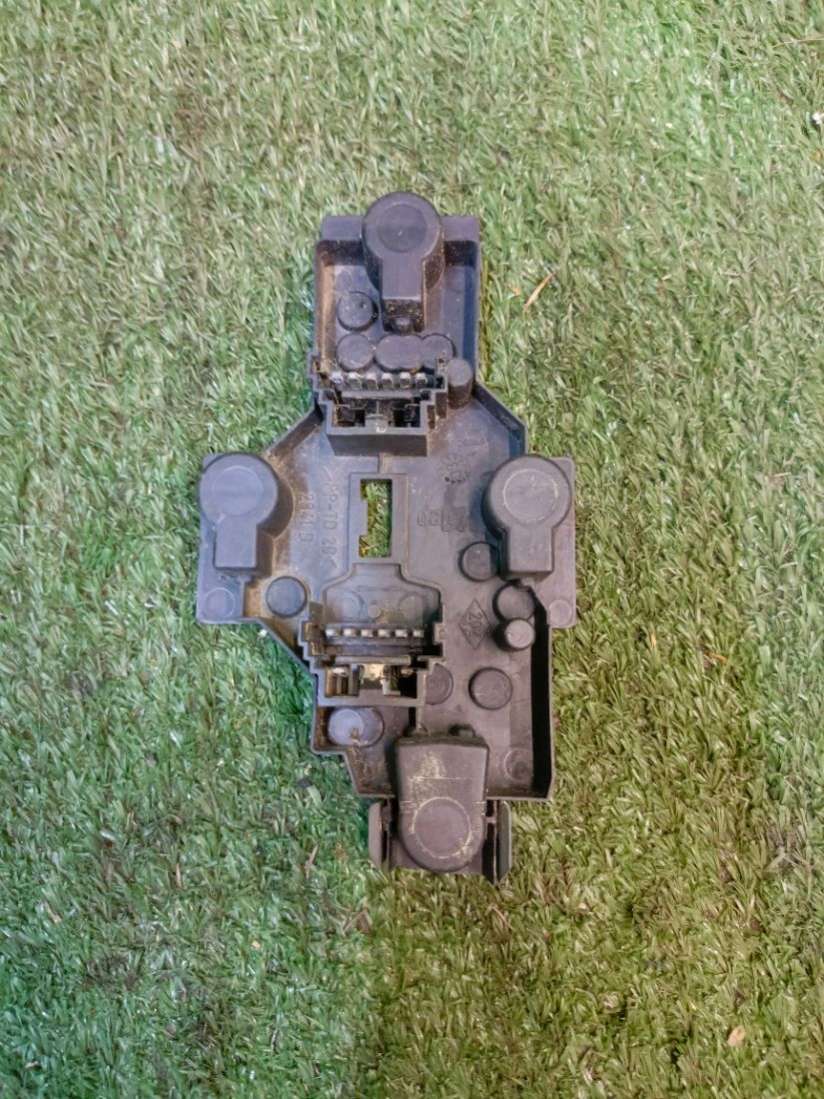 Панель (плата) заднего правого фонаря Renault Scenic 1 2000г. | Фото № 1 Панель (плата) заднего правого фонаря Renault Scenic 1 2000г. - Фото 1