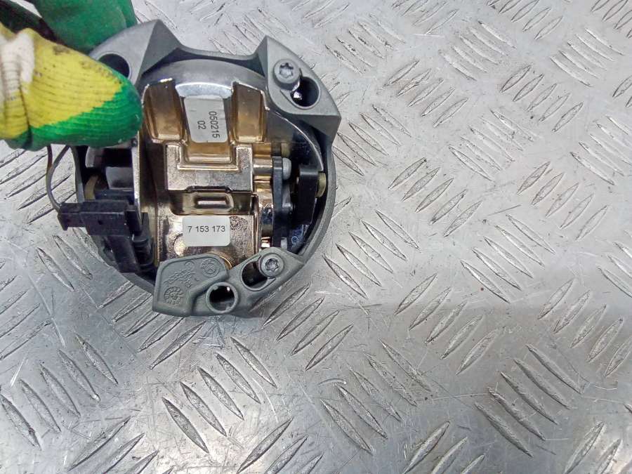 7153173 Ручка багажника BMW 1 хетчбэк 5 дв. 2005г. | Фото № 4 7153173 Ручка багажника BMW 1 хетчбэк 5 дв. 2005г. - Фото 4