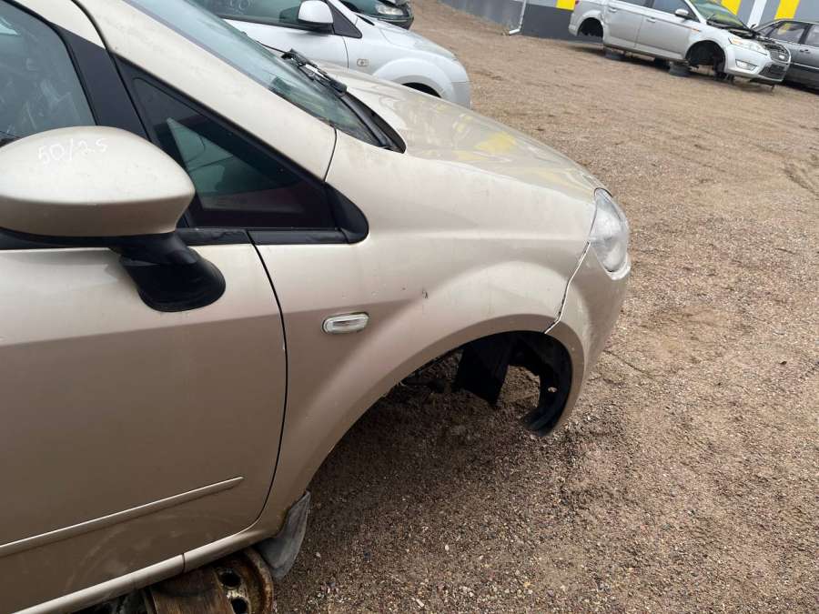 Повторитель передний правый Fiat Linea Седан 2007г. | Фото № 2 Повторитель передний правый Fiat Linea Седан 2007г. - Фото 2