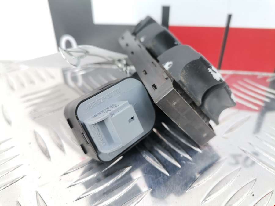 Блок управления стеклоподъемниками Audi A6 C6 (2004-2011) Универсал 2006г. | Фото № 3 Блок управления стеклоподъемниками Audi A6 C6 (2004-2011) Универсал 2006г. - Фото 3