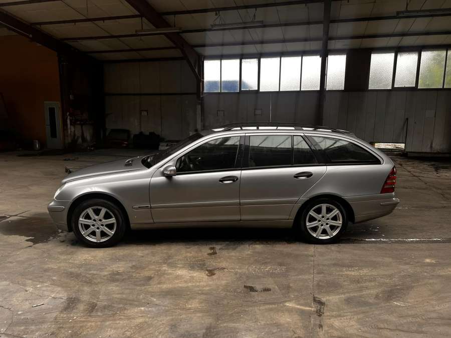 Петля крышки (двери) багажника Mercedes C-Class (W203) (2000-2008) Универсал 2003г. | Фото № 4 Петля крышки (двери) багажника Mercedes C-Class (W203) (2000-2008) Универсал 2003г. - Фото 4