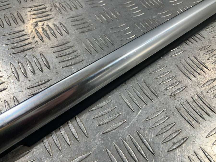 Молдинг двери передней левой  Mercedes-Benz S W221 2009г. | Фото № 7   Молдинг двери передней левой  Mercedes-Benz S W221 2009г. - Фото 7