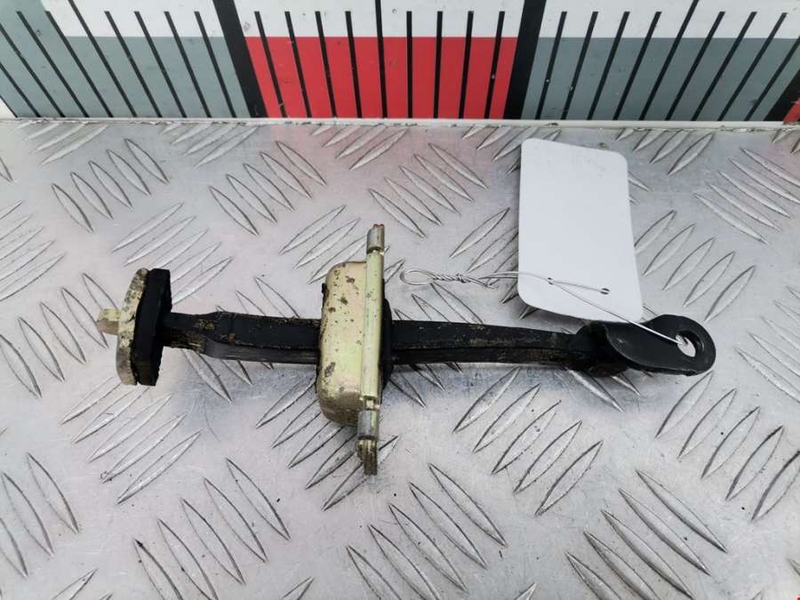 Ограничитель открывания двери задней Hyundai Santa Fe 1 (SM) (2000-2006) Внедорожник 5дв. 2004г. | Фото № 2 Ограничитель открывания двери задней Hyundai Santa Fe 1 (SM) (2000-2006) Внедорожник 5дв. 2004г. - Фото 2