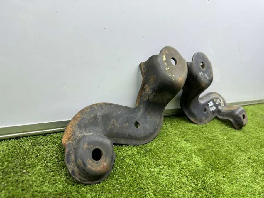 Кронштейн передней балки (пара)   Mitsubishi Galant VIII 1997г. | Фото № 4    Кронштейн передней балки (пара)   Mitsubishi Galant VIII 1997г. - Фото 4