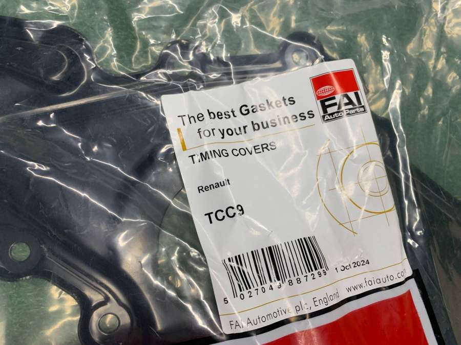 135027147R6000616580TCC9 Крышка двигателя  Renault Scenic 3 JZ00 2011г. | Фото № 3  135027147R6000616580TCC9 Крышка двигателя  Renault Scenic 3 JZ00 2011г. - Фото 3