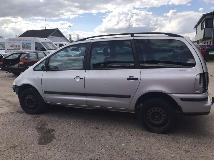 Петля крышки (двери) багажника Volkswagen Sharan 1 (1995-2010) Минивэн 2002г. | Фото № 8 Петля крышки (двери) багажника Volkswagen Sharan 1 (1995-2010) Минивэн 2002г. - Фото 8