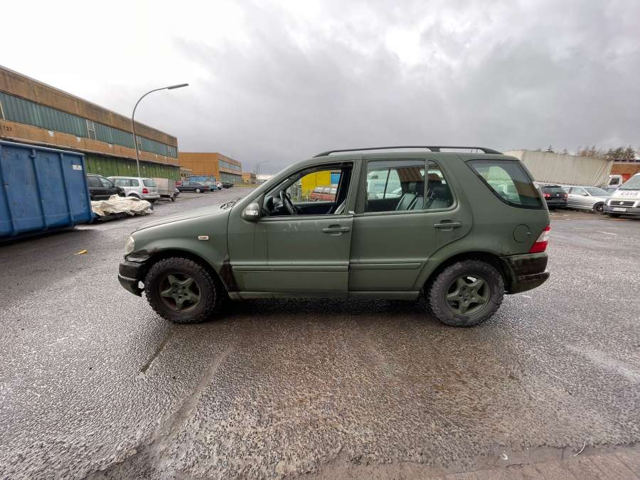 A1636830259 Подлокотник Mercedes ML-Class (W163) (1997-2005) Внедорожник 1998г. | Фото № 6 A1636830259 Подлокотник Mercedes ML-Class (W163) (1997-2005) Внедорожник 1998г. - Фото 6