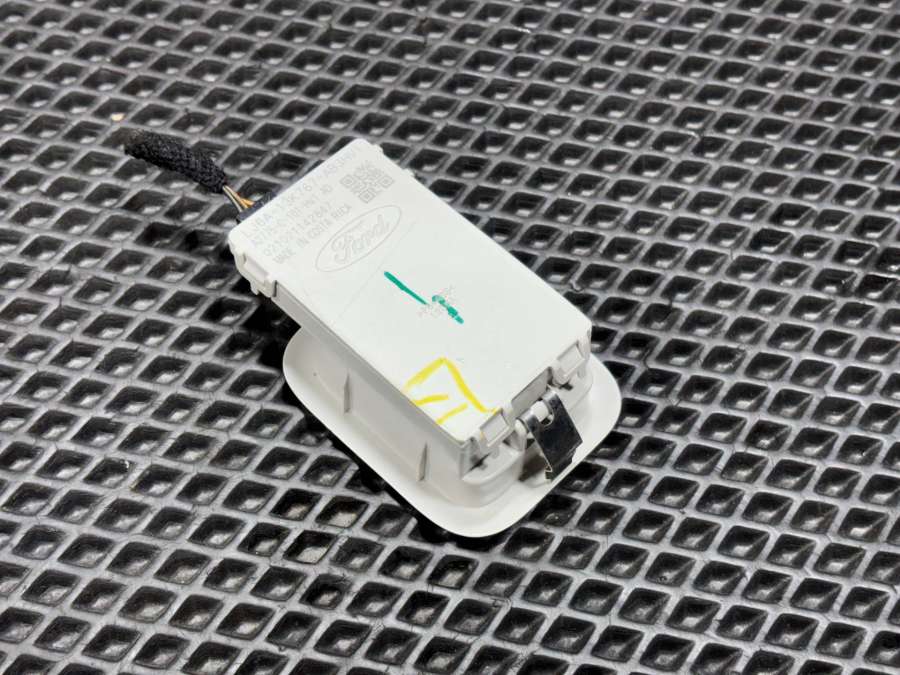 LJ6A-13K767-AB3HV1 Фонарь салона (плафон) Ford Bronco Sport 2021г. | Фото № 3 LJ6A-13K767-AB3HV1 Фонарь салона (плафон) Ford Bronco Sport 2021г. - Фото 3