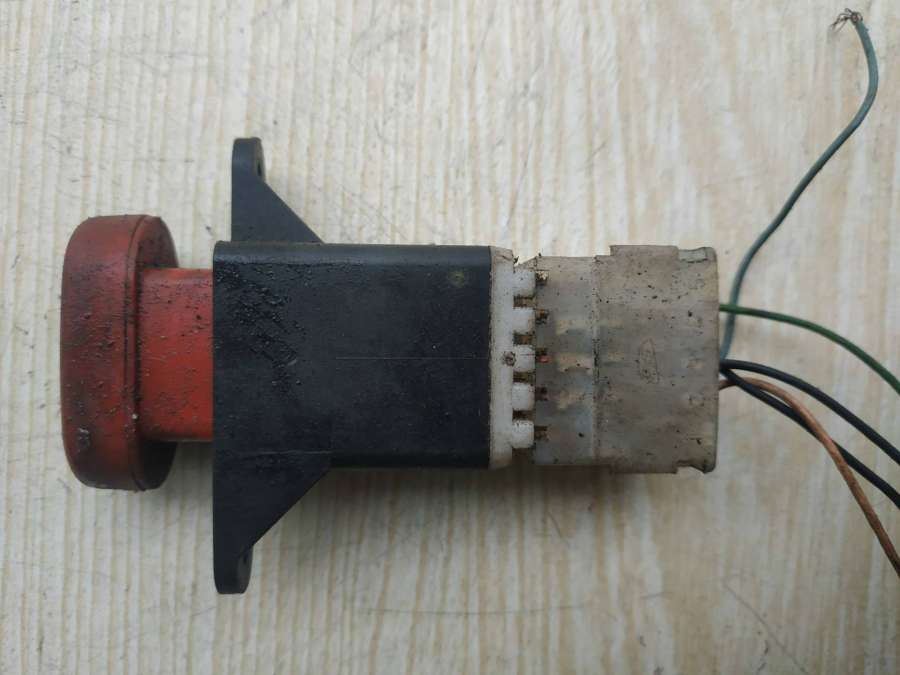 822955 Кнопка аварийной сигнализации Renault Laguna 1996г. | Фото № 1 822955 Кнопка аварийной сигнализации Renault Laguna 1996г. - Фото 1