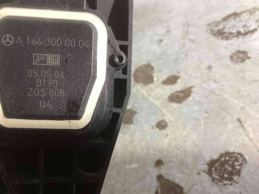 1643000004A1643000004 Педаль газа  Mercedes-Benz GL X164 2008г. | Фото № 1  1643000004A1643000004 Педаль газа  Mercedes-Benz GL X164 2008г. - Фото 1