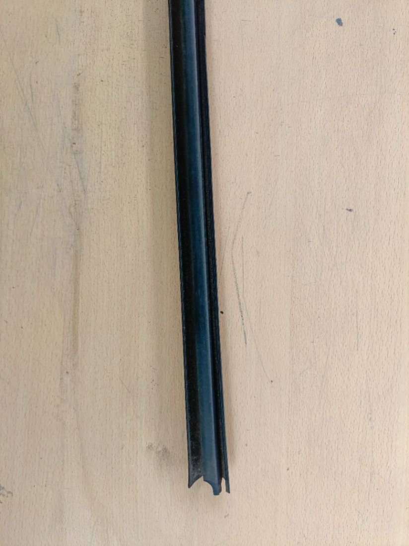 Молдинг стекла двери передней правой внутренний Renault Lodgy 2014г. | Фото № 5 Молдинг стекла двери передней правой внутренний Renault Lodgy 2014г. - Фото 5