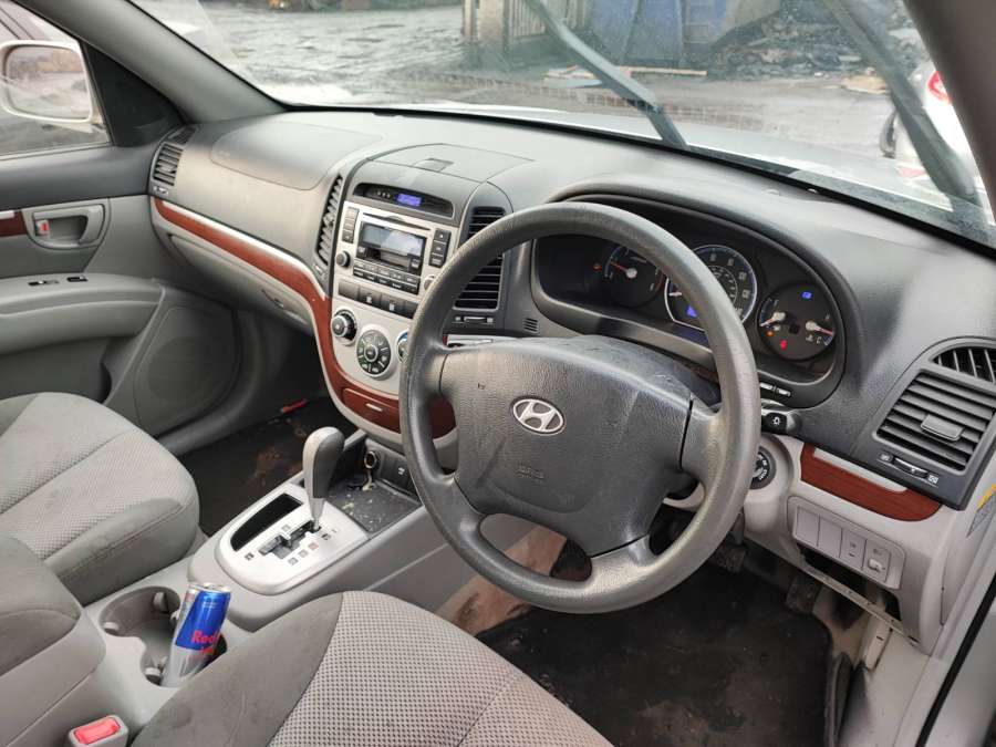 Замок крышки багажника Hyundai Santa Fe 2 (CM) (2005-2012) Внедорожник 5дв. 2006г. | Фото № 8 Замок крышки багажника Hyundai Santa Fe 2 (CM) (2005-2012) Внедорожник 5дв. 2006г. - Фото 8