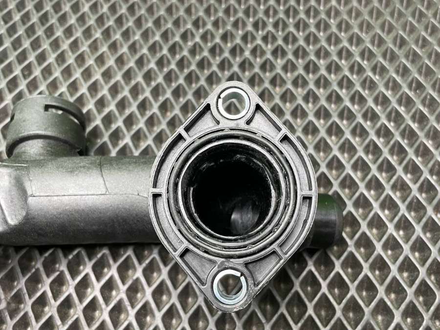 06E121045AS06E121030 Патрубок радиатора Audi Q7 4M 2015г. | Фото № 7 06E121045AS06E121030 Патрубок радиатора Audi Q7 4M 2015г. - Фото 7