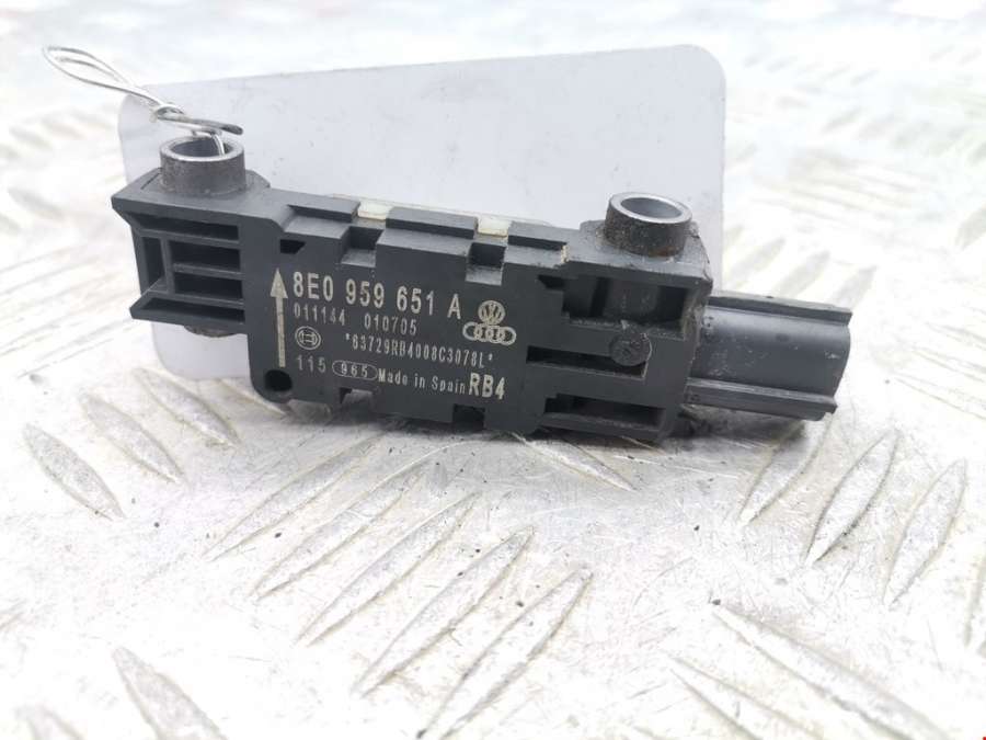 8E0959651A Датчик удара Audi A4 B7 (2004-2009) Седан 2005г. | Фото № 2 8E0959651A Датчик удара Audi A4 B7 (2004-2009) Седан 2005г. - Фото 2