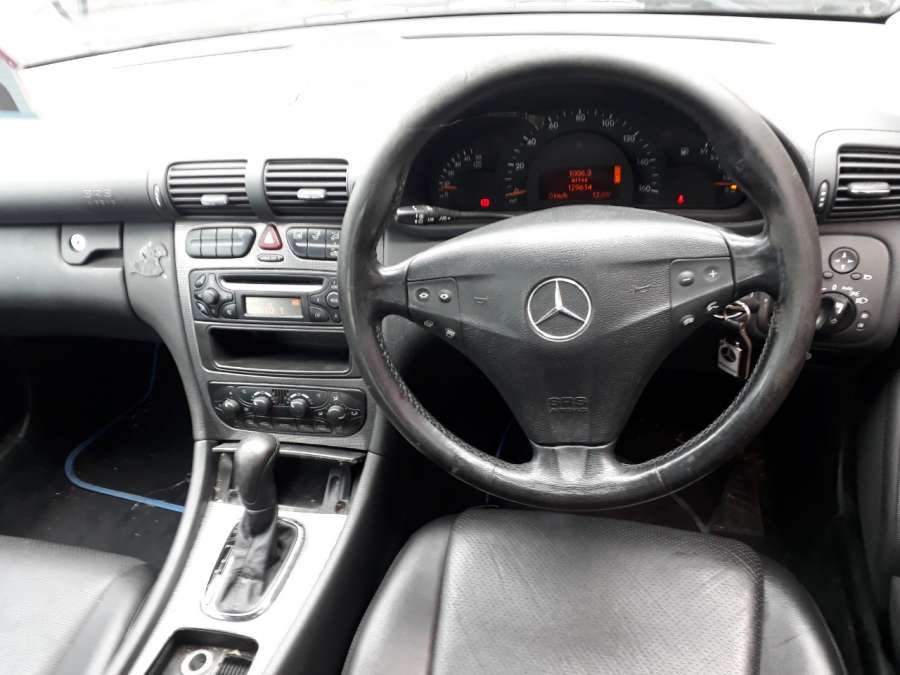 Петля двери передней правой Mercedes C-Class (W203) (2000-2008) Седан 2003г. | Фото № 5 Петля двери передней правой Mercedes C-Class (W203) (2000-2008) Седан 2003г. - Фото 5