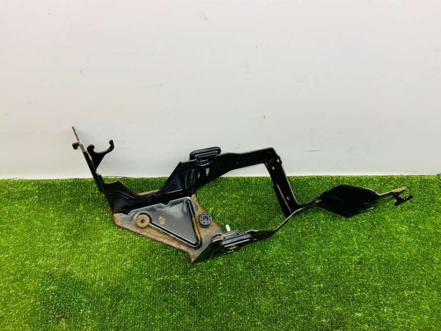 Кронштейн блока ABS   Ford Mondeo III 2005г. | Фото № 3    Кронштейн блока ABS   Ford Mondeo III 2005г. - Фото 3