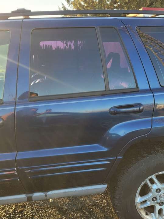 Дверь задняя левая  Jeep Grand Cherokee WJ (1999-2004) 1999г. | Фото № 1   Дверь задняя левая  Jeep Grand Cherokee WJ (1999-2004) 1999г. - Фото 1