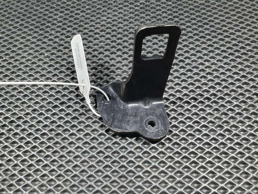 LX6A62440FAA Замок спинки заднего сиденья правое  Ford Bronco Sport  2020г. | Фото № 3  LX6A62440FAA Замок спинки заднего сиденья правое  Ford Bronco Sport  2020г. - Фото 3