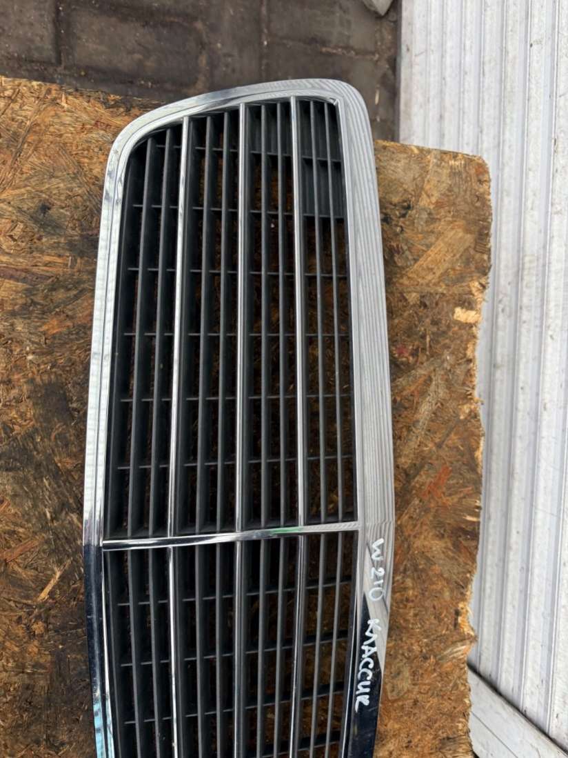 2108800583 Решетка радиатора Mercedes E W210 2001г. | Фото № 3 2108800583 Решетка радиатора Mercedes E W210 2001г. - Фото 3