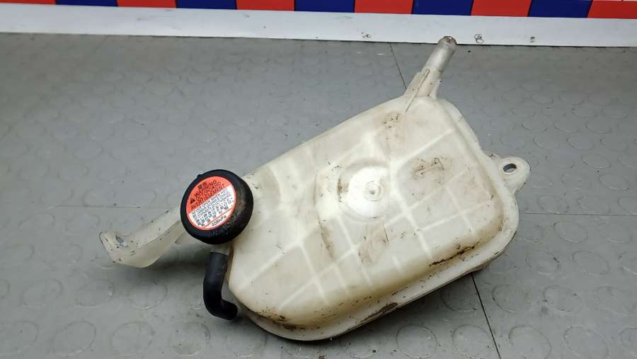 Бачок расширительный TOYOTA AURIS E180 2013г. | Фото № 8 Бачок расширительный TOYOTA AURIS E180 2013г. - Фото 8