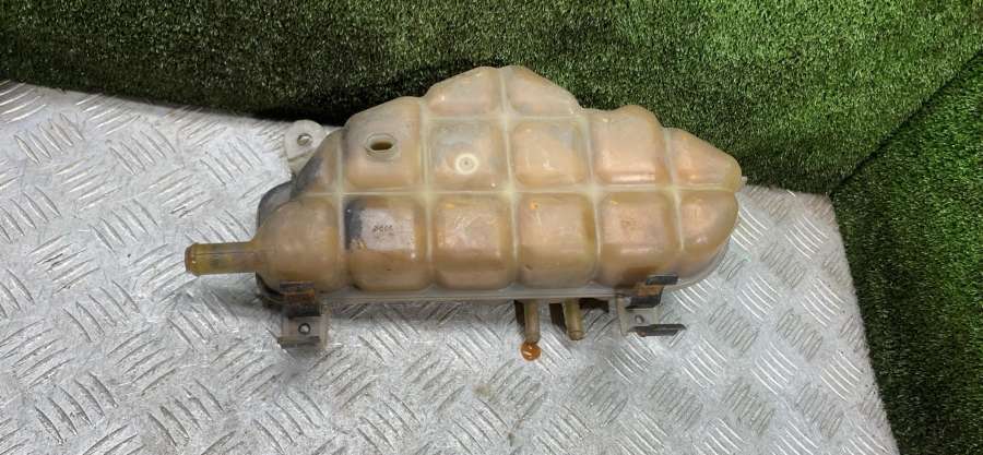 Бачок расширительный Opel Sintra минивэн 1997г. | Фото № 4 Бачок расширительный Opel Sintra минивэн 1997г. - Фото 4