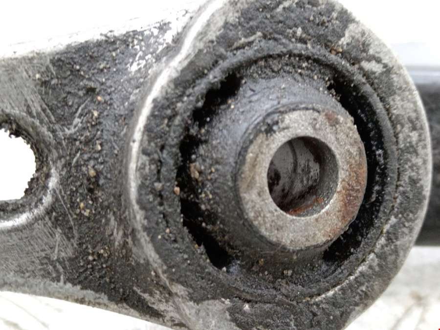 1J0199851 Кронштейн (крепление лапа траверса) кпп Volkswagen Golf 4 (1997-2004) Хетчбэк 5дв. 2001г. | Фото № 3 1J0199851 Кронштейн (крепление лапа траверса) кпп Volkswagen Golf 4 (1997-2004) Хетчбэк 5дв. 2001г. - Фото 3