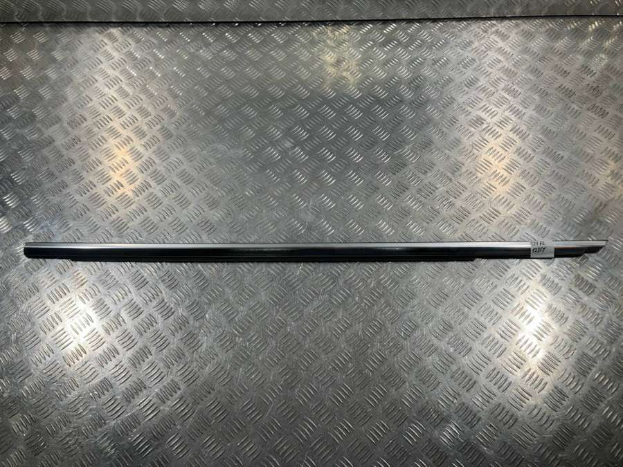 Молдинг двери передней левой  Mercedes-Benz S W221 2009г. | Фото № 1   Молдинг двери передней левой  Mercedes-Benz S W221 2009г. - Фото 1