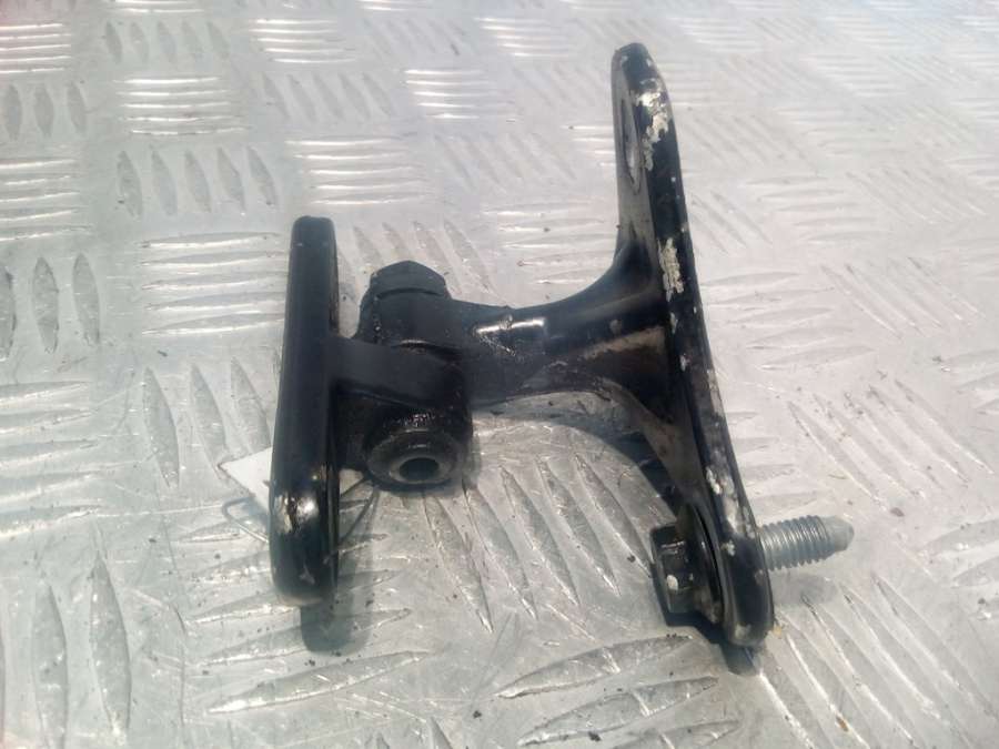 Петля двери передней правой Mercedes C-Class (W203) (2000-2008) Седан 2003г. | Фото № 1 Петля двери передней правой Mercedes C-Class (W203) (2000-2008) Седан 2003г. - Фото 1