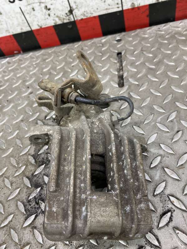 Суппорт задний правый Volkswagen Golf 2006г. | Фото № 3 Суппорт задний правый Volkswagen Golf 2006г. - Фото 3