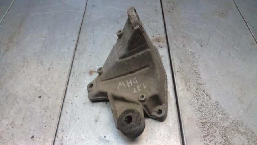 8D0399114S Кронштейн КПП Volkswagen Passat B5 1999г. | Фото № 2 8D0399114S Кронштейн КПП Volkswagen Passat B5 1999г. - Фото 2