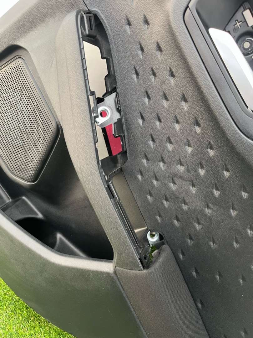 LJ6B-S642A54-A Обшивка двери задней правой Ford Escape 2020г. | Фото № 8 LJ6B-S642A54-A Обшивка двери задней правой Ford Escape 2020г. - Фото 8