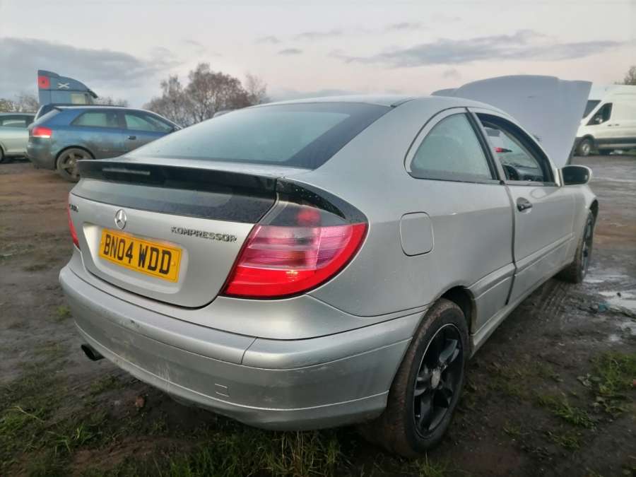 A2038851165 Бампер задний Mercedes C-Class (W203) (2000-2008) Хетчбэк 3дв. 2004г. | Фото № 13 A2038851165 Бампер задний Mercedes C-Class (W203) (2000-2008) Хетчбэк 3дв. 2004г. - Фото 13