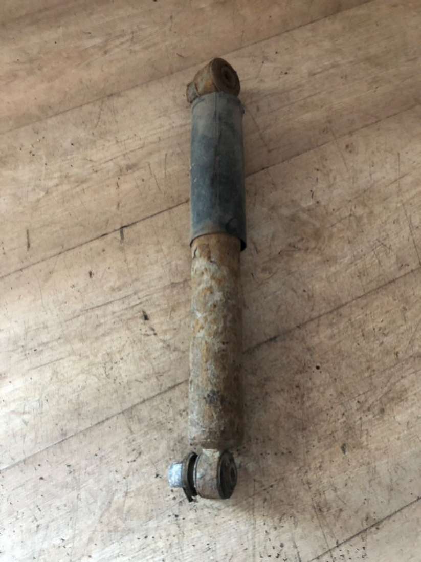 Амортизатор задний Renault Scenic 1 1997г. | Фото № 2 Амортизатор задний Renault Scenic 1 1997г. - Фото 2