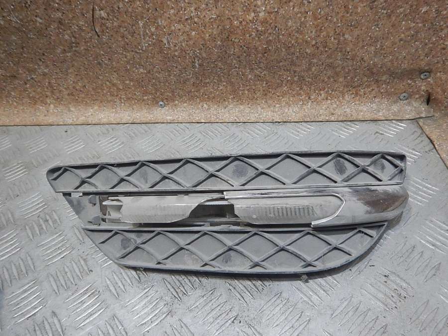 A2048803324 Решетка переднего бампера правая  Mercedes-Benz Mercedes C-Klasse (W202/W203/W204/W205) 0000г. | Фото № 1  A2048803324 Решетка переднего бампера правая  Mercedes-Benz Mercedes C-Klasse (W202/W203/W204/W205) 0000г. - Фото 1