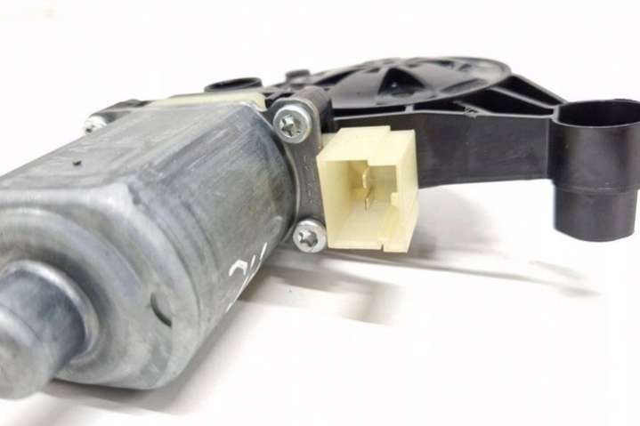 8W0959801 Моторчик стеклоподъемника Audi A4 B7 (2004-2008) 2004г. | Фото № 2 8W0959801 Моторчик стеклоподъемника Audi A4 B7 (2004-2008) 2004г. - Фото 2