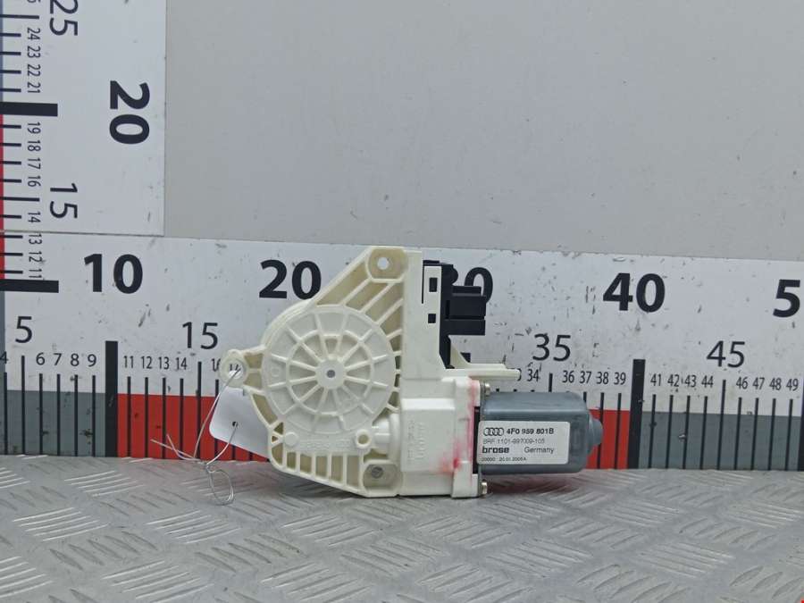 Моторчик стеклоподъемника Audi A6 C6 (2004-2011) Седан 2005г. | Фото № 1 Моторчик стеклоподъемника Audi A6 C6 (2004-2011) Седан 2005г. - Фото 1