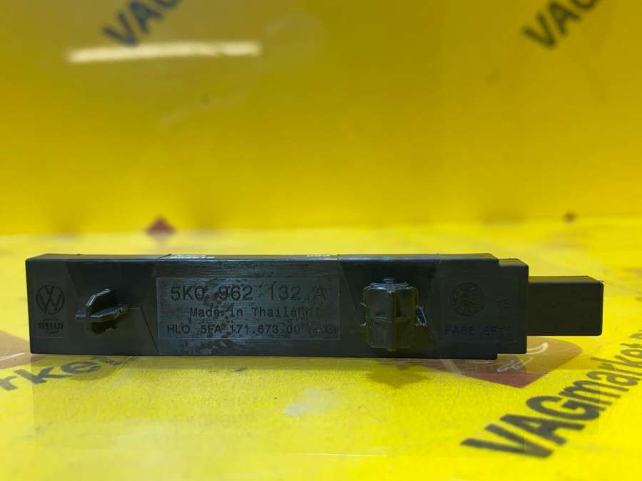 5K0962132A Антенна Volkswagen Volkswagen T-Roc 2022 0000г. | Фото № 2 5K0962132A Антенна Volkswagen Volkswagen T-Roc 2022 0000г. - Фото 2