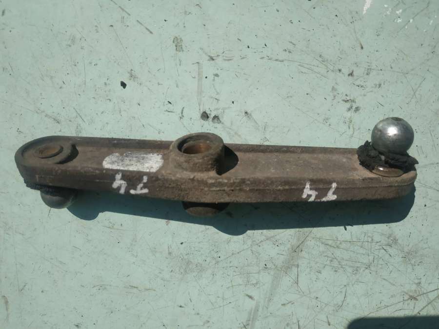 Ручка кулисы КПП Volkswagen Transporter T4 1996г. | Фото № 1 Ручка кулисы КПП Volkswagen Transporter T4 1996г. - Фото 1