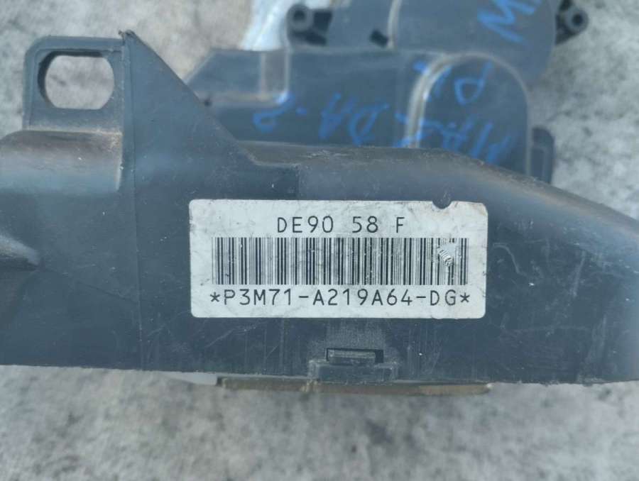 P3M71-A219A64-DG Замок двери передней правой Mazda 2 DE 2008г. | Фото № 4 P3M71-A219A64-DG Замок двери передней правой Mazda 2 DE 2008г. - Фото 4