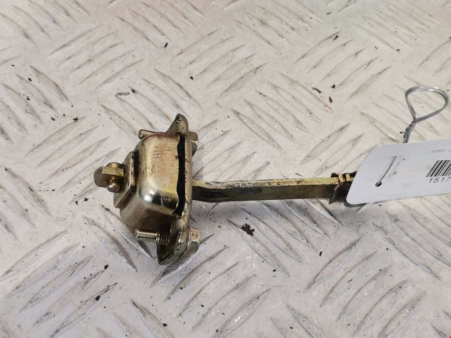 7M0837249D Ограничитель открывания двери передней Volkswagen Sharan 1 (1995-2010) Минивэн 2000г. | Фото № 2 7M0837249D Ограничитель открывания двери передней Volkswagen Sharan 1 (1995-2010) Минивэн 2000г. - Фото 2