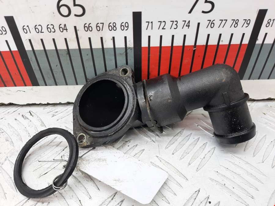 037121619 Фланец (штуцер системы охлаждения тройник) Volkswagen Golf 3 (1991-1999) Универсал 1998г. | Фото № 1 037121619 Фланец (штуцер системы охлаждения тройник) Volkswagen Golf 3 (1991-1999) Универсал 1998г. - Фото 1