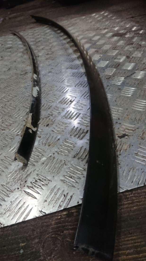 Молдинг лобового стекла Mercedes 190 W201 1985г. | Фото № 1 Молдинг лобового стекла Mercedes 190 W201 1985г. - Фото 1