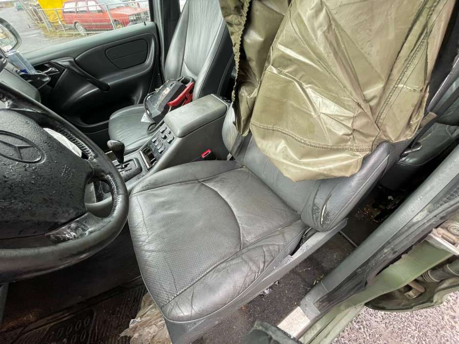 A1636830259 Подлокотник Mercedes ML-Class (W163) (1997-2005) Внедорожник 1998г. | Фото № 10 A1636830259 Подлокотник Mercedes ML-Class (W163) (1997-2005) Внедорожник 1998г. - Фото 10