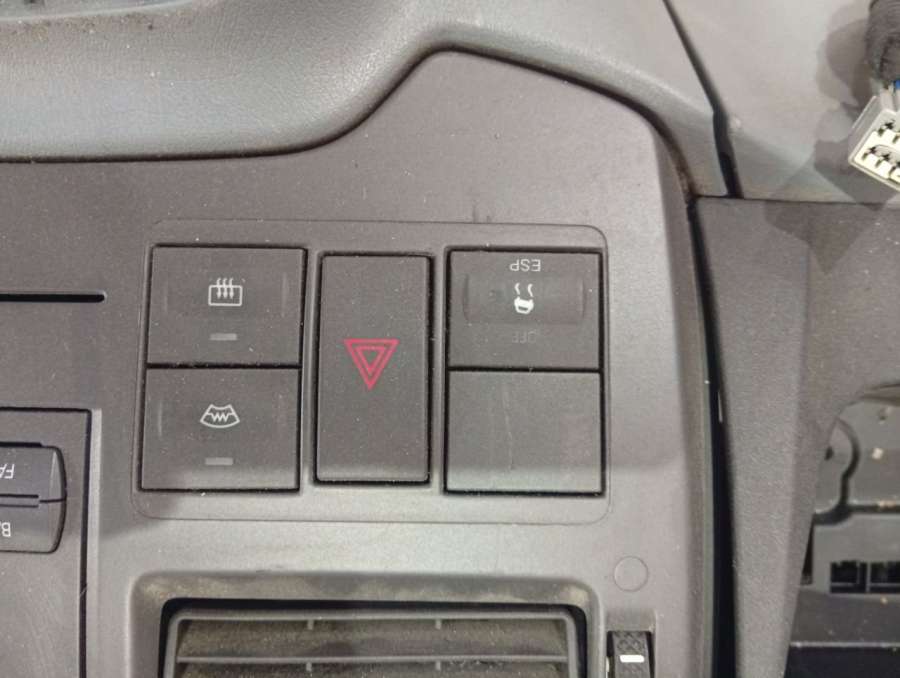 Кнопка аварийки Ford Transit 3 restailing 2008г. | Фото № 1 Кнопка аварийки Ford Transit 3 restailing 2008г. - Фото 1