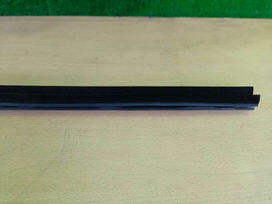 24468023 Молдинг стекла двери передней правой внутренний Opel Astra H 2007г. | Фото № 2 24468023 Молдинг стекла двери передней правой внутренний Opel Astra H 2007г. - Фото 2